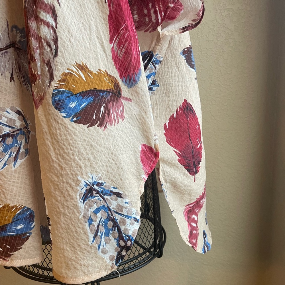 Nwot Easel Oversized Feather Pattern Collared Shi… - image 3
